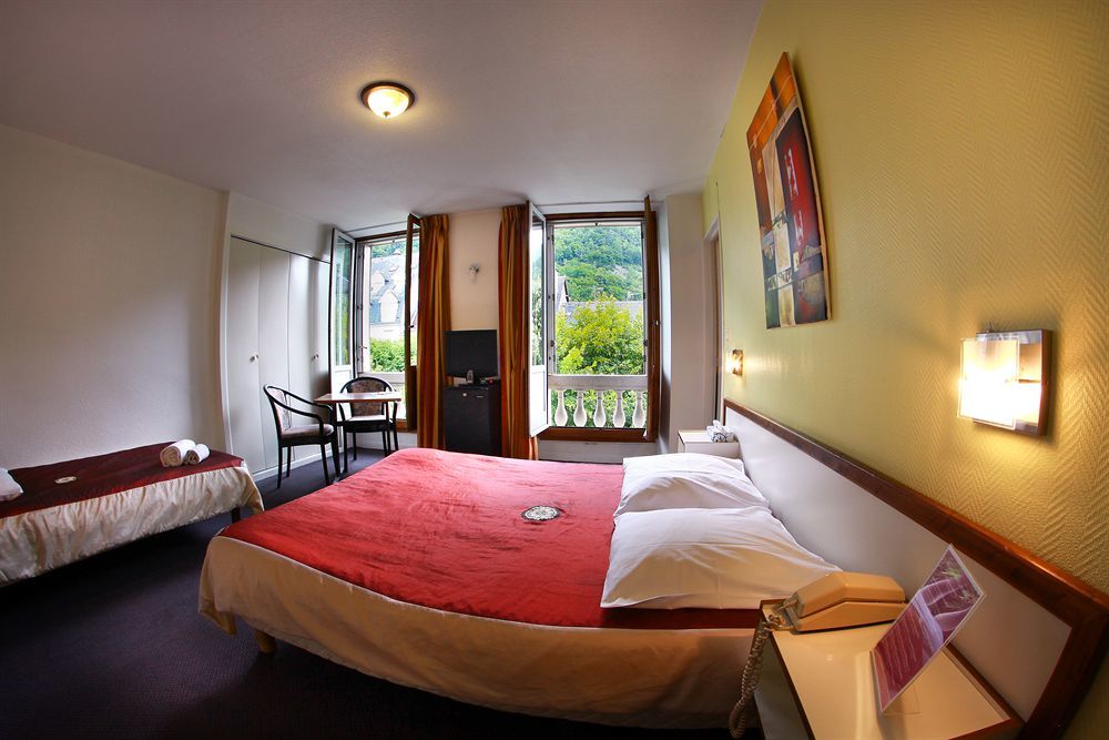 Hotel Des Lilas Bagneres-de-Luchon Экстерьер фото